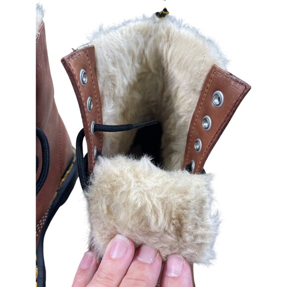 Dr. Martens Womans Brown Faux Leather Fur Lined Ankle Boots Size 6L SKU 8728 - Picture 16 of 16